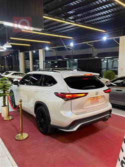 تۆیۆتا هایلاندەر